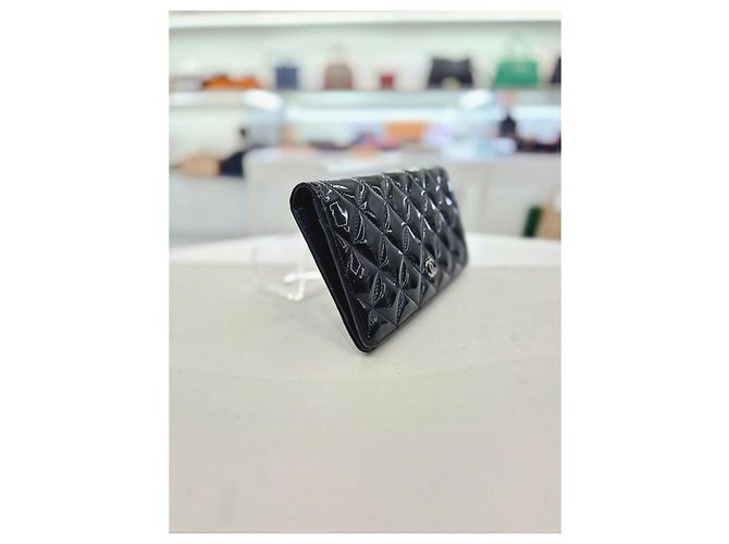 Chanel Cartera larga con solapa de charol clásico caqui oscuro Castaño - vista 4