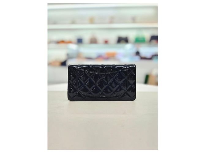 Chanel Cartera larga con solapa de charol clásico caqui oscuro Castaño - vista 5
