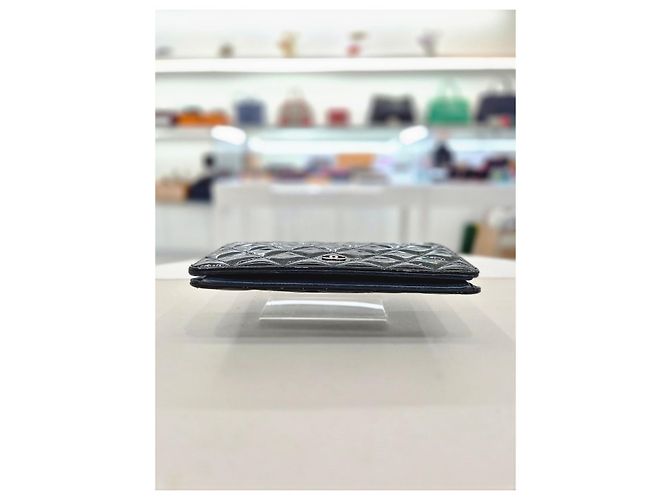 Chanel Cartera larga con solapa de charol clásico caqui oscuro Castaño - vista 6