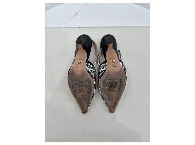 Dior Décolleté slingback bianchi e neri ricamati con tacco medio Bianco - vista 13