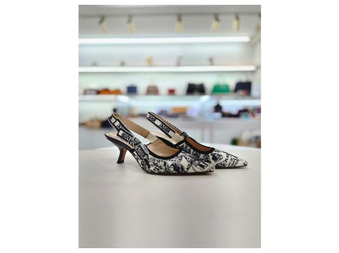 Dior Décolleté slingback bianchi e neri ricamati con tacco medio Bianco - vista 4