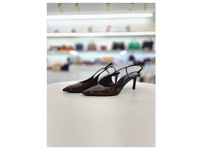 Louis Vuitton Décolleté Sherry Slingback Marrone - vista 10