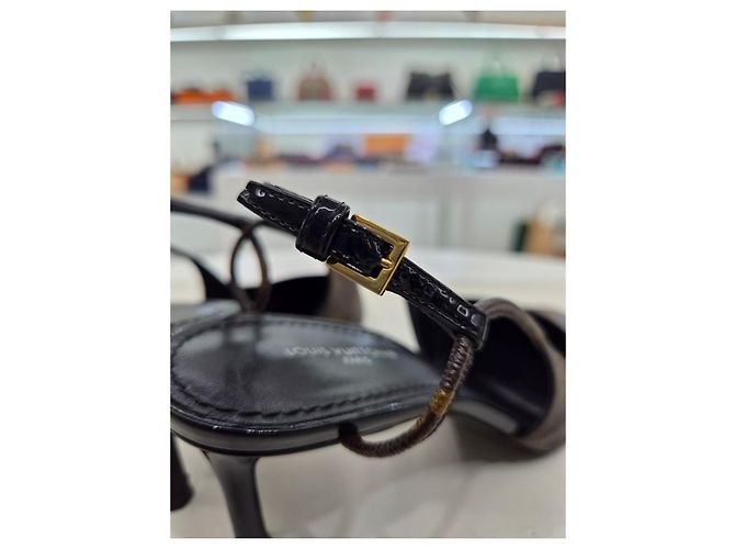 Louis Vuitton Décolleté Sherry Slingback Marrone - vista 15