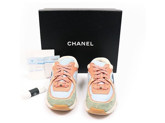 Chanel Sneakers Cruise da donna in nylon e pelle di agnello scamosciata blu corallo con logo CC Multicolore - vista 2