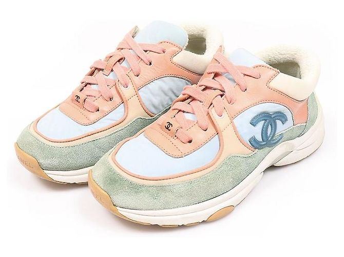 Chanel Sneakers Cruise da donna in nylon e pelle di agnello scamosciata blu corallo con logo CC Multicolore - vista 3