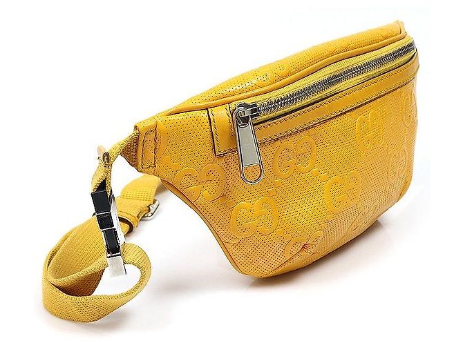 Gucci Gelbe GG-Prägeleder-Gürteltasche - Ansicht 2