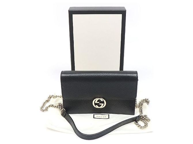 Gucci Bolsa transversal WOC em couro preto com GG entrelaçado e corrente dourada - vista 2