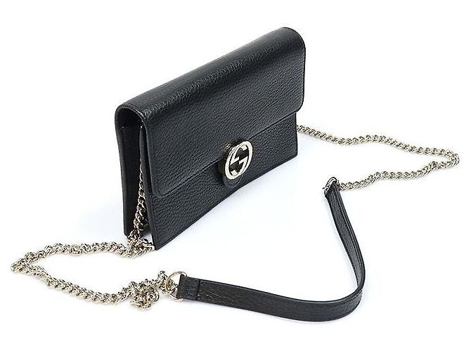 Gucci Bolsa transversal WOC em couro preto com GG entrelaçado e corrente dourada - vista 3