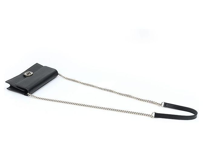 Gucci Bolsa transversal WOC em couro preto com GG entrelaçado e corrente dourada - vista 4