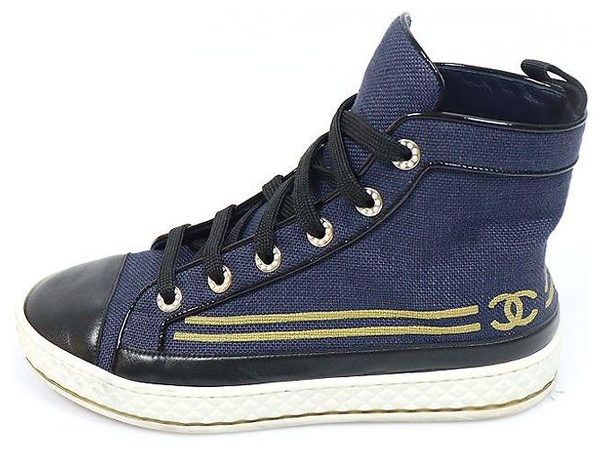 Chanel Sneakers high-top da donna blu navy con logo CC e perle - vista 3