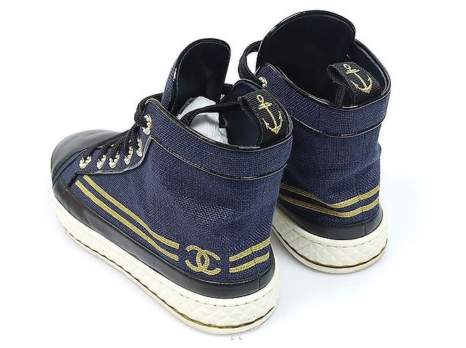 Chanel Sneakers high-top da donna blu navy con logo CC e perle - vista 4