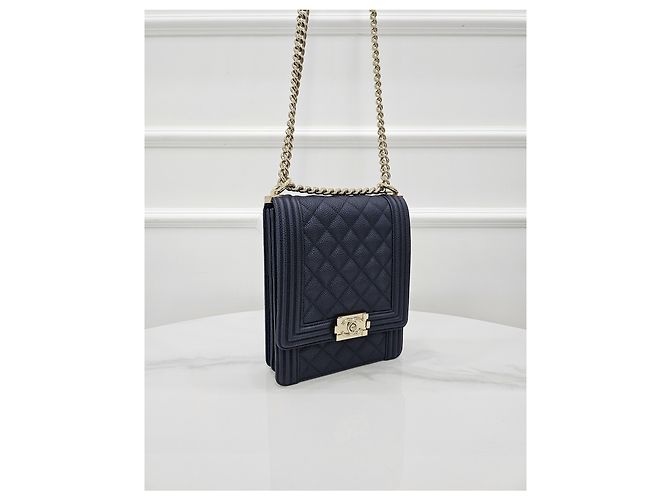 Chanel Borsa a tracolla Boy Flap in caviar blu navy - vista 2