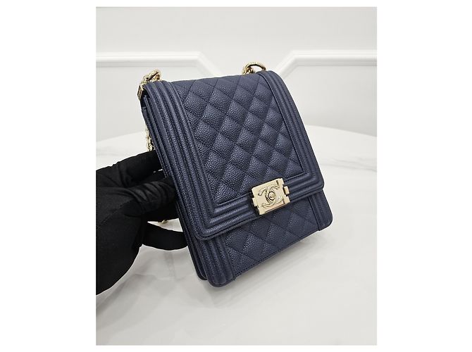 Chanel Borsa a tracolla Boy Flap in caviar blu navy - vista 7