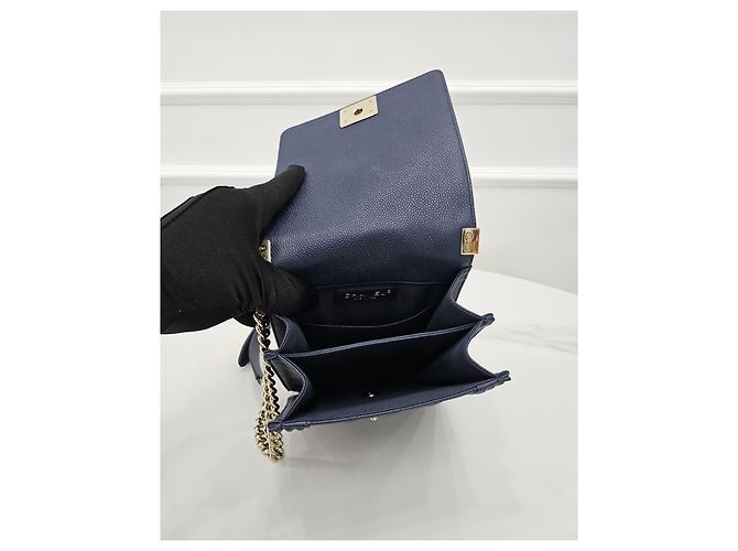 Chanel Borsa a tracolla Boy Flap in caviar blu navy - vista 8