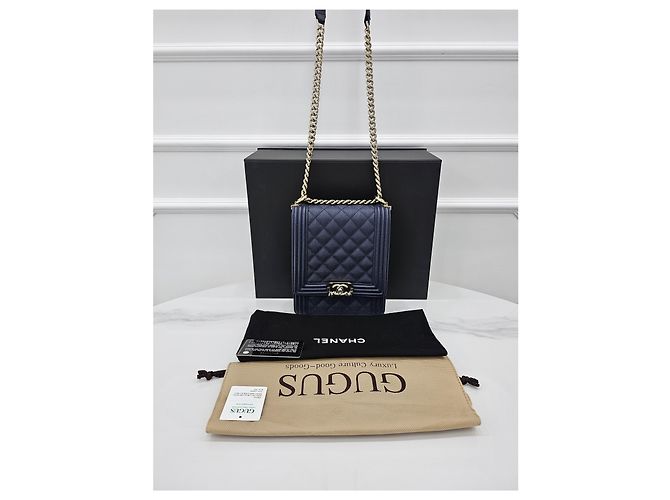 Chanel Borsa a tracolla Boy Flap in caviar blu navy - vista 9