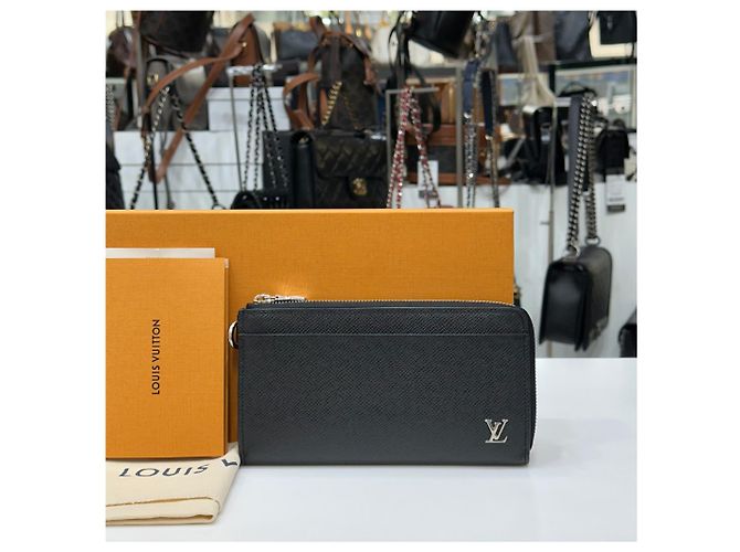 Louis Vuitton Zippy Dragonne Black Wallet - view 3