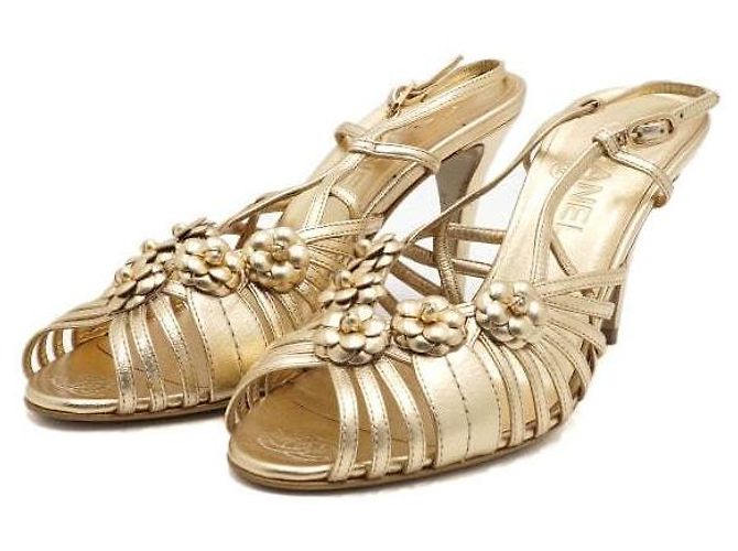 Chanel Sandali da donna con cinturino a camelia dorata D'oro - vista 3