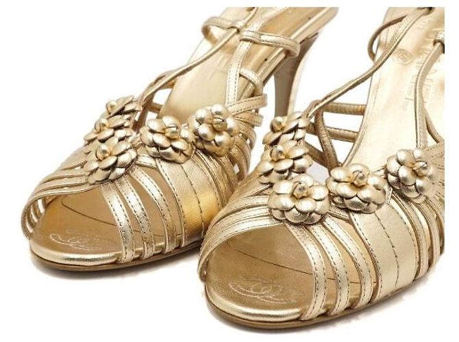 Chanel Sandali da donna con cinturino a camelia dorata D'oro - vista 5