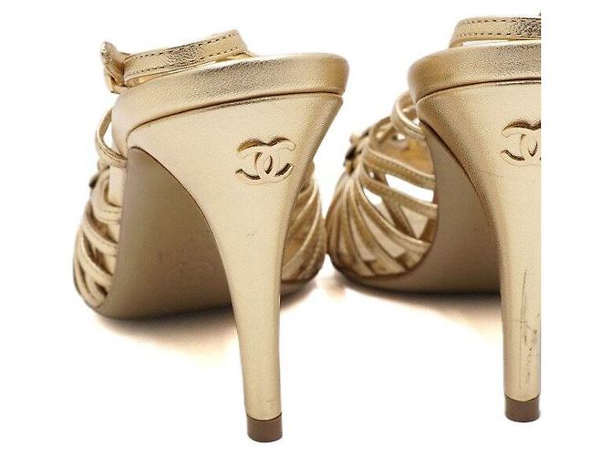 Chanel Sandali da donna con cinturino a camelia dorata D'oro - vista 8