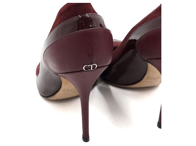 Dior Burgunderfarbene Wildleder-Pumps mit CD-Logo in Lack Damenschuhe Rot - Ansicht 7