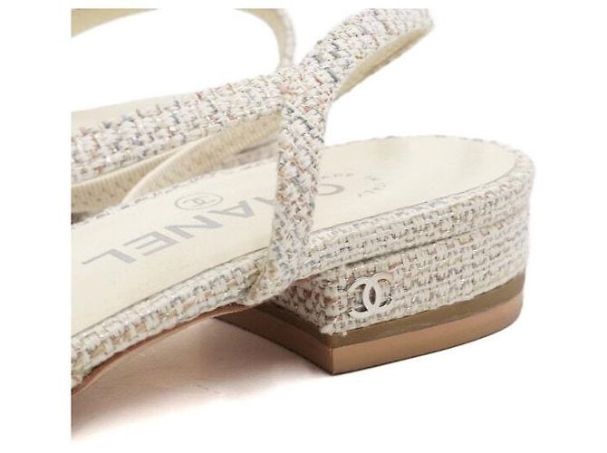 Chanel Zweifarbige Pumps mit goldenem CC - Slingback-Schuhe für Damen Weiß - Ansicht 6