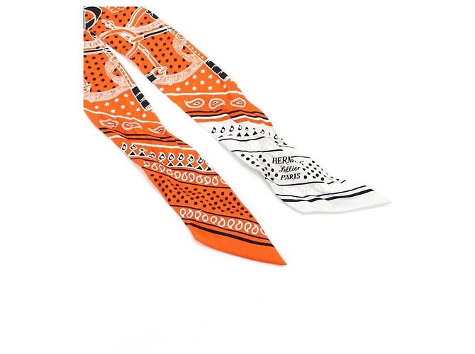 Hermès Eperon d'Or Bandana Gris Perle Blanc Silk Twilly Scarf Weiß - Ansicht 2