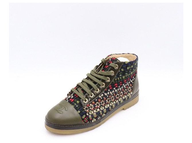 Chanel Stivaletti Desert in Tweed da Donna con Logo CC e Lacci Multicolore - vista 2