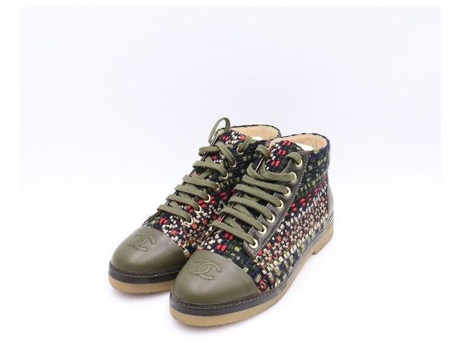 Chanel Stivaletti Desert in Tweed da Donna con Logo CC e Lacci Multicolore - vista 3