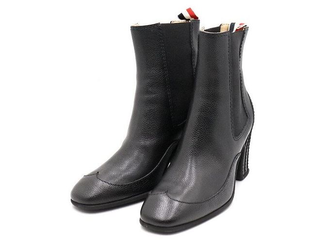 Thom Browne Stivaletti Chelsea da donna in pelle nera con dettagli wingtip Nero - vista 3