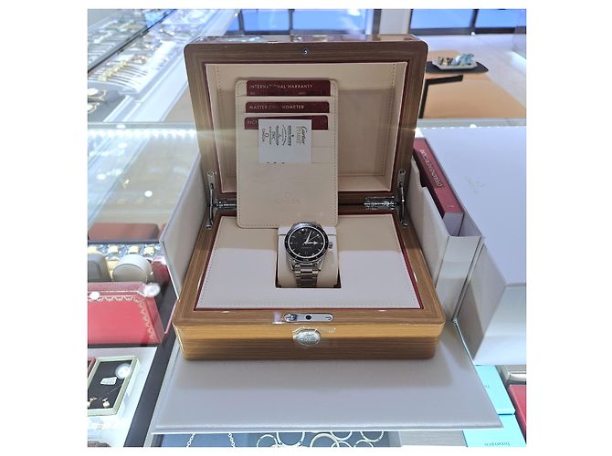 Omega Seamaster Heritage Railmaster Herrenuhr aus Stahl Schwarz - Ansicht 3