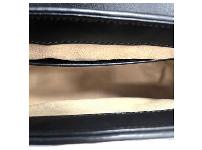 Gucci Mini borsa a tracolla con patta in pelle matelassé GG Marmont nera Nero - vista 18