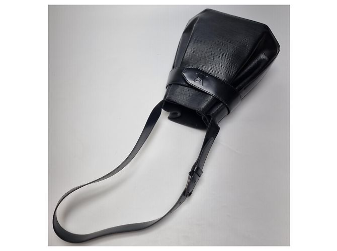 Bucket Louis Vuitton Borsa a secchiello Saddle PM Epi Black - Borsa a tracolla Nero - vista 12