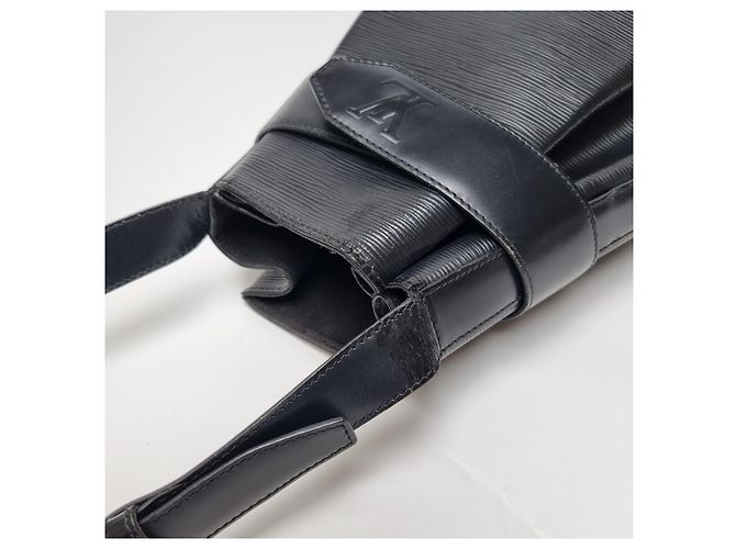 Bucket Louis Vuitton Borsa a secchiello Saddle PM Epi Black - Borsa a tracolla Nero - vista 13