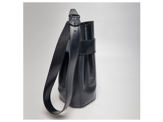 Bucket Louis Vuitton Borsa a secchiello Saddle PM Epi Black - Borsa a tracolla Nero - vista 7