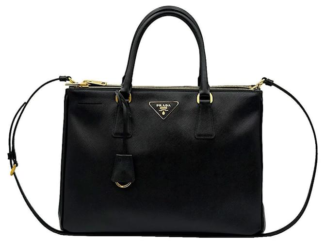 Prada Triangle Lux Oro in Saffiano Nero - vista 2