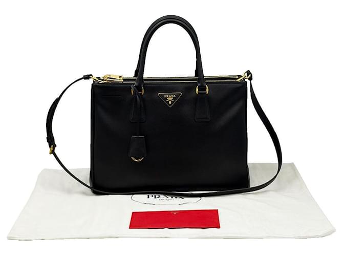 Prada Triangle Lux Oro in Saffiano Nero - vista 3