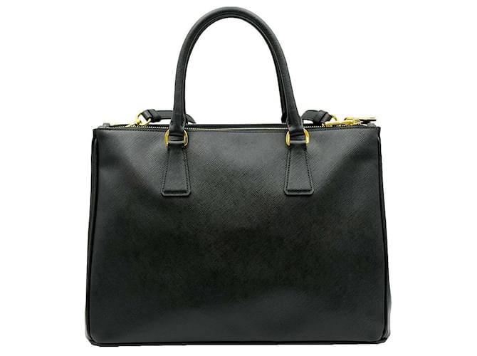 Prada Triangle Lux Oro in Saffiano Nero - vista 5