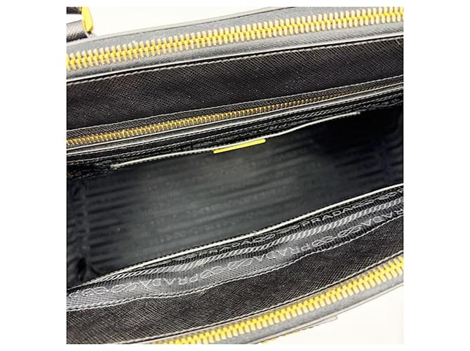 Prada Triangle Lux Oro in Saffiano Nero - vista 8