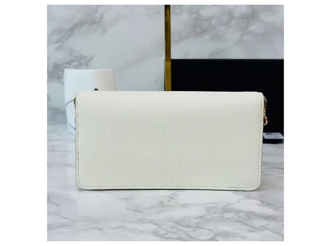 Prada Borsa a tracolla con catena in Vitello Saffiano Bianco - vista 13