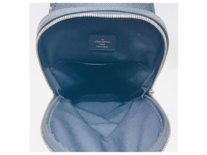 Louis Vuitton Borsa a tracolla slingback Taiga Avenue Nero - vista 5