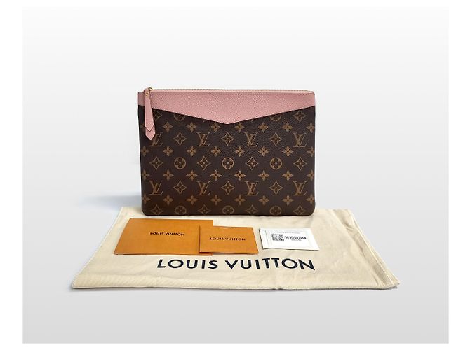 Louis Vuitton Clutch Daily in Canvas Monogram Rosa - vista 7