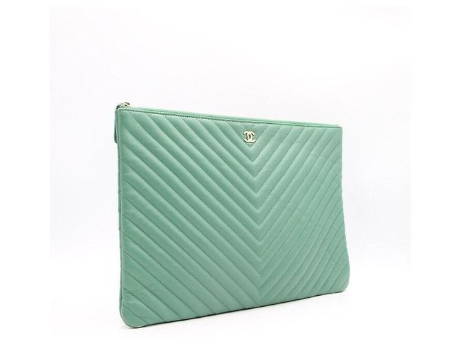 Chanel Clutch Grande Classica in Agnello Chevron - vista 3