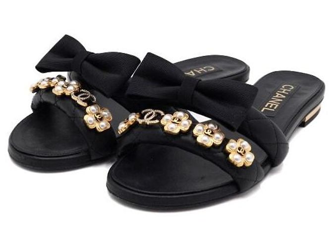 Chanel Mule da donna in pelle nera con fiocco e trifoglio di perle - vista 3