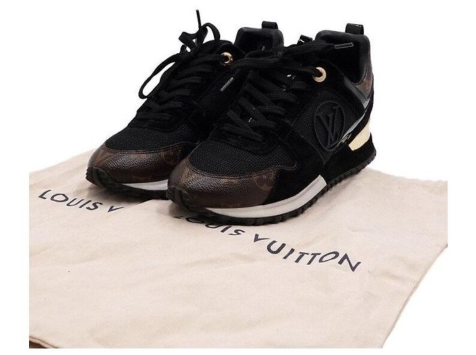 Louis Vuitton Sneaker Runway con monogramma nero da donna - vista 8