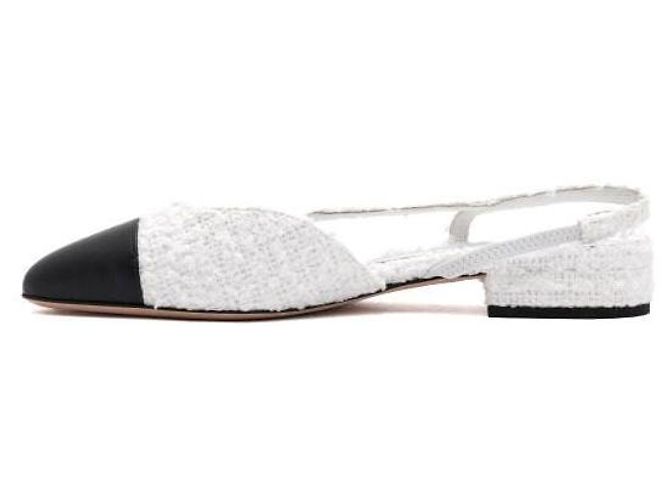 Chanel Slingback in tweed bicolore bianco con CC dorato da donna - vista 4