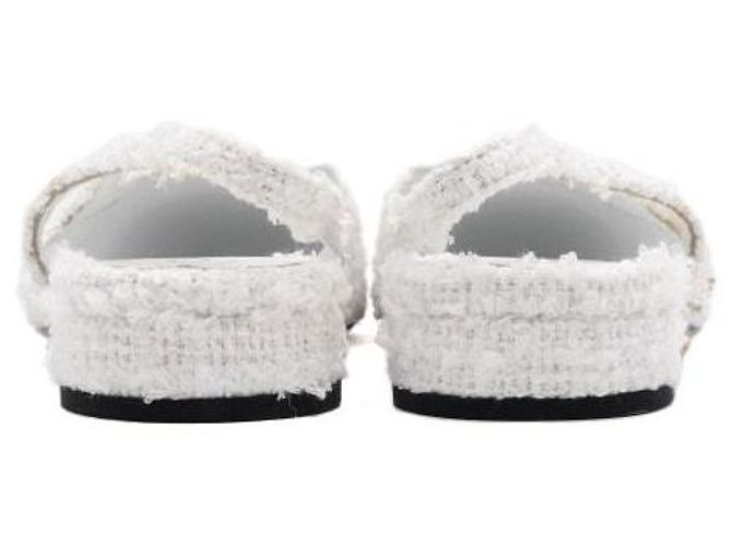 Chanel Slingback in tweed bicolore bianco con CC dorato da donna - vista 7