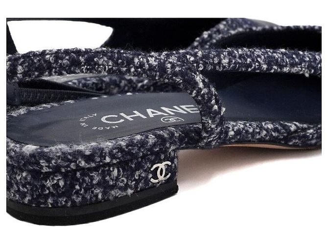 Chanel Scarpe slingback in tweed blu navy e pelle di vitello lucida da donna - vista 7