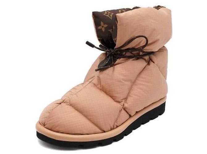 Louis Vuitton Botas de nieve para mujer con acolchado de confort Monogram Nylon - vista 2