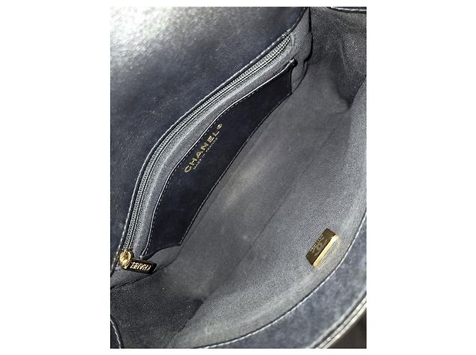 Chanel Mini borsa a tracolla con patta in pelle di agnello e catena dorata Nero - vista 8