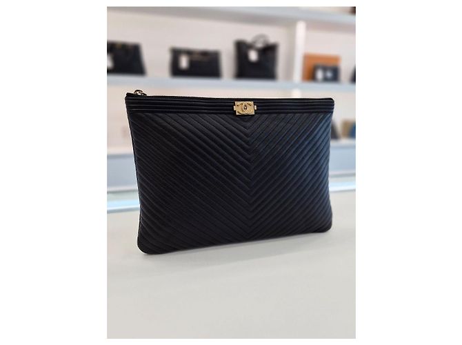 Chanel Clutch Boy Chevron New Medium Goldtone Black series Nero - vista 4